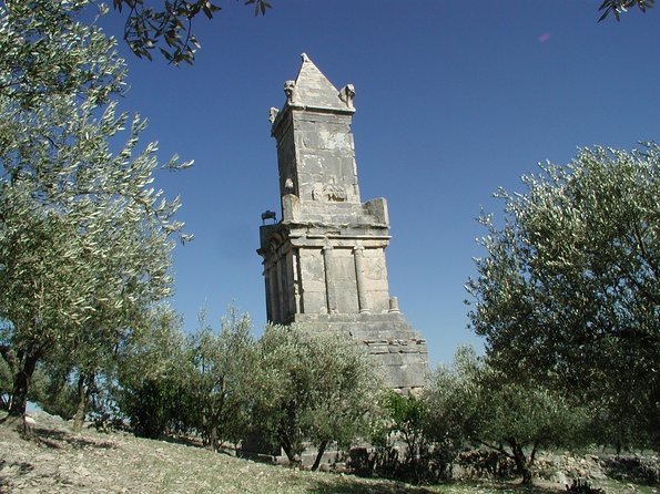 Dougga Guided Day Tour from Tunis - Getting There in Comfort: Hotel Pickup, AC Minivan, and Small-Group Pacing