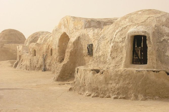 From Tunis: Star Wars 5 day tour - Hot springs at Ksar Ghilane and the Star Wars courtyard hotel