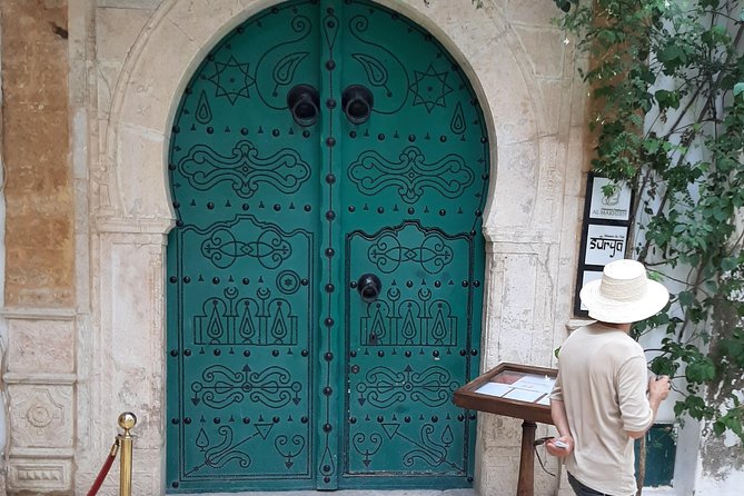 Guided tour in the UNESCO world heritage Medina of Tunis - Medersa Slimaniya or Bir Lahjar: school buildings with sharp backstories
