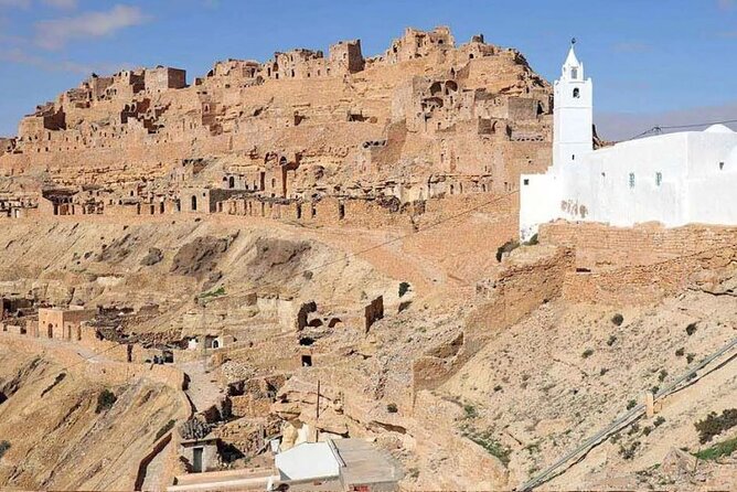Ksar Ghilaine and Chneni Tataouine 1 day tour in Tunisia - Lunch at camp: fuel that keeps the village visit enjoyable