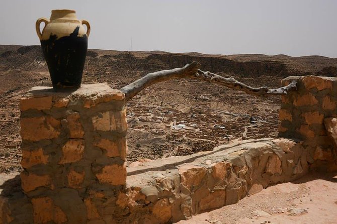 Ksar Ghilane 1 day: The hot spring and the homestay - Hotel Sidi Idriss and the Star Wars filming location stop