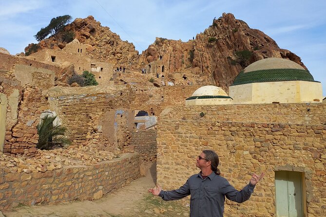 Out of time Berber villages Tekrouna and Zriba Alia - Stop 1: Zriba El Alia (Upper Zriba) ruins and the Sidi Abdelkader mausoleum