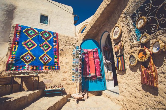 Out of time Berber villages Tekrouna and Zriba Alia - The ride setup: private vehicle, pickup, and what to do about feeling hot