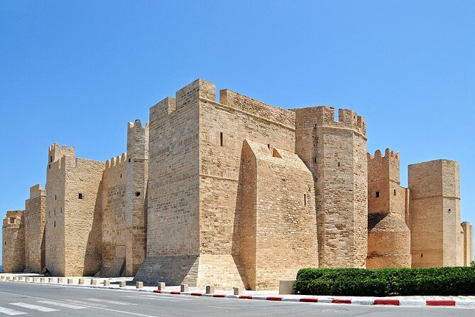 Private half-day excursion to the authentic Monastir - Bourguiba Mausoleum: architecture with a modern Tunisia story