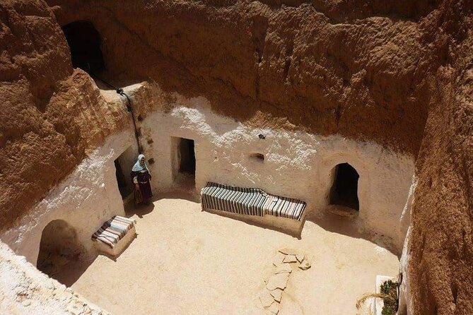 The Tunisian South between Oasis and Mountain: 3 Days / 2 Nights Douz and Tozeur - Tozeur oasis time: carriage ride and Chak Wak