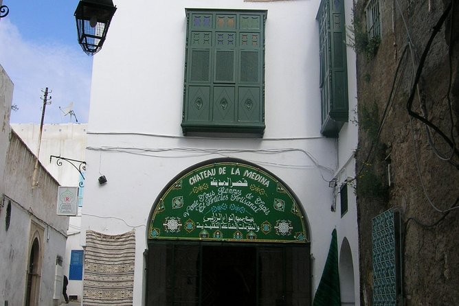 Walking city tour - Tunis in one walk: modern growth meets the Medina maze